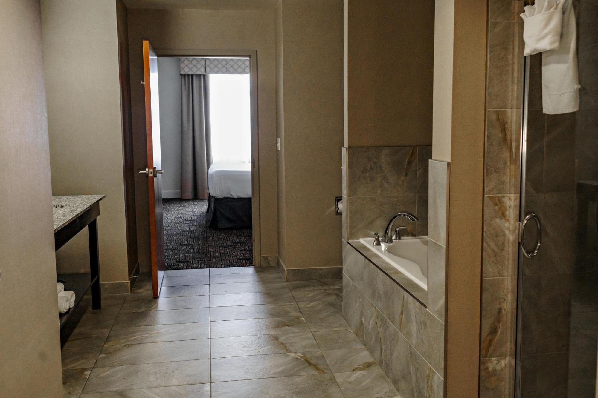 Radisson Hotel Edmonton Airport Leduc Exterior photo
