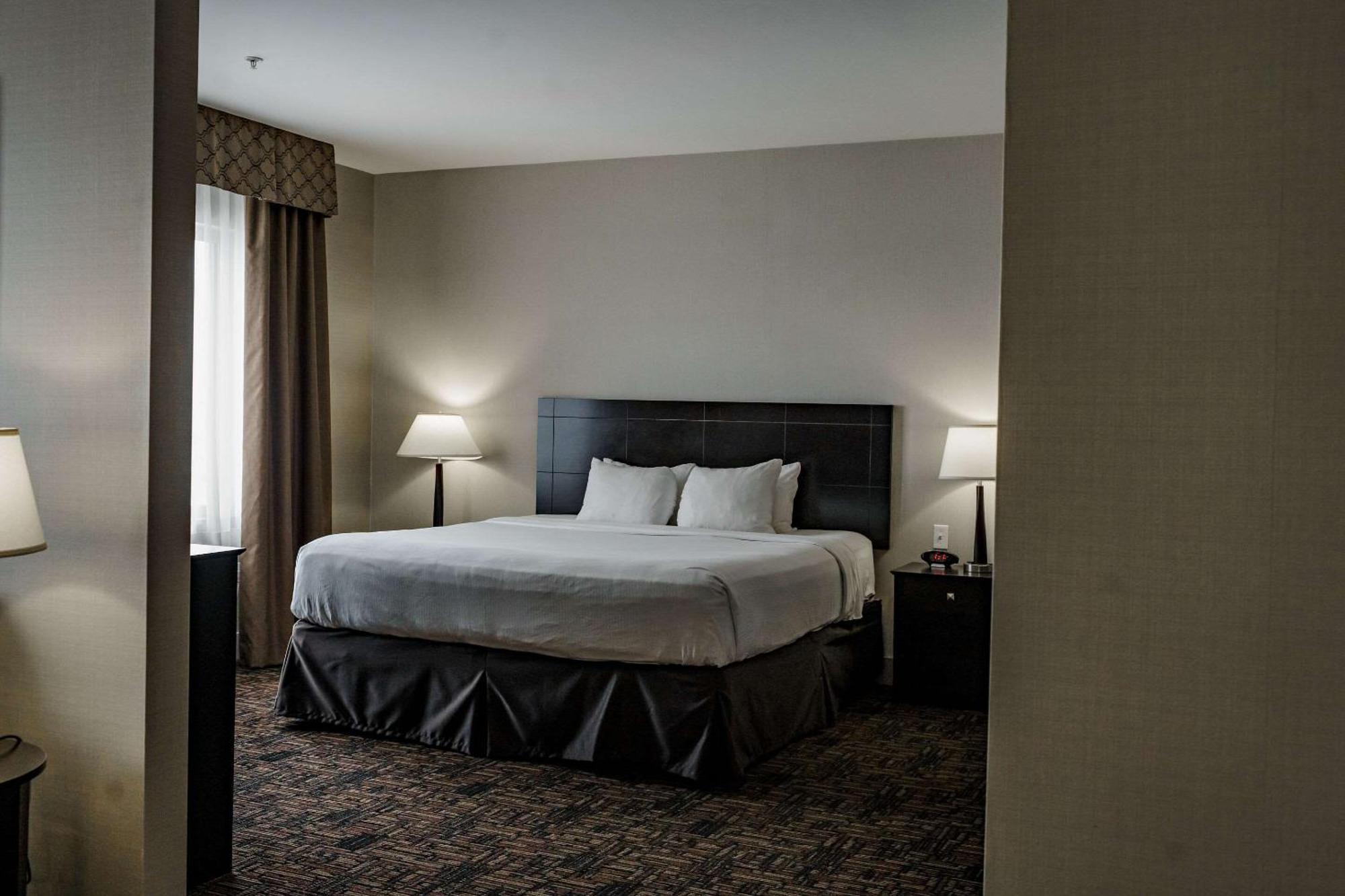 Radisson Hotel Edmonton Airport Leduc Exterior photo